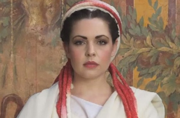 7. Жрица храма Веста