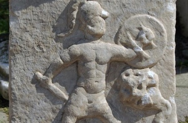 9. Памятник речному богу