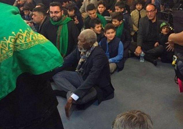 14. Ünlü oyuncu Morgan Freeman, Londra'da Müslümanlar tarafından düzenlenen Aşure Günü'ne özel "terör karşıtı" bir eyleme katıldı; o da diz çökerek dua etti.