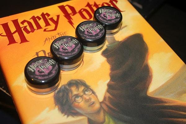 Yakında her yeri Harry Potter makyaj malzemeleri saracak gibi görünüyor.