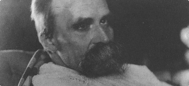 18. "Ben nerede canlı bir varlık bulduysam, orada kudrete yönelik iradeyi gördüm. Hizmet edenin iradesinde bile efendi olabilme iradesini gözlemledim."