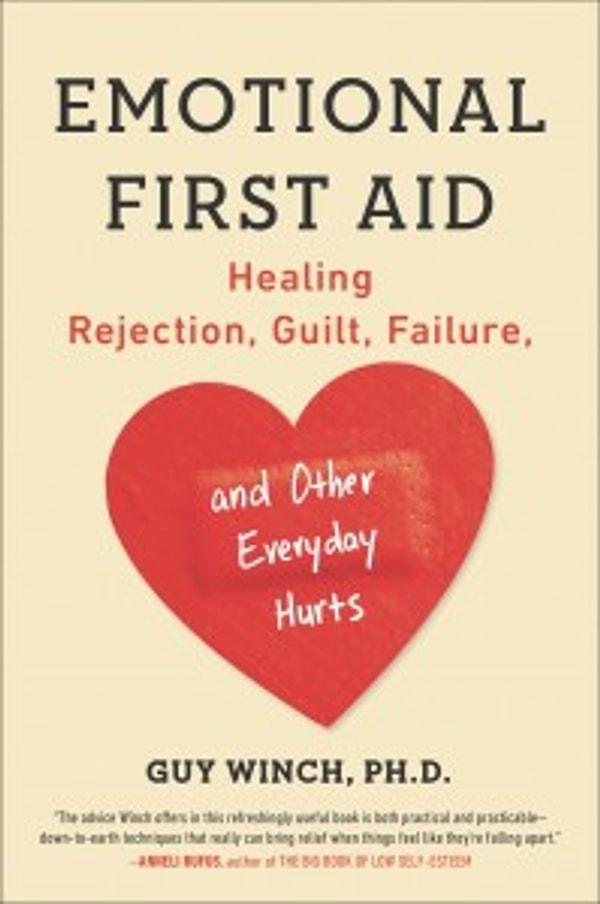 Psikolog Guy Winch, "Emotional First Aid" (Duygusal İlk Yardım) kitabında kendini küçük gören insanların başarısızlıklarının acısını daha uzun süre çektiklerini vurguluyor.