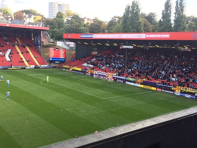 İngiltere 1. Ligi'nde oynanan Charlton - Coventry mücadelesinde futbol tarihine geçecek bir an yaşandı.