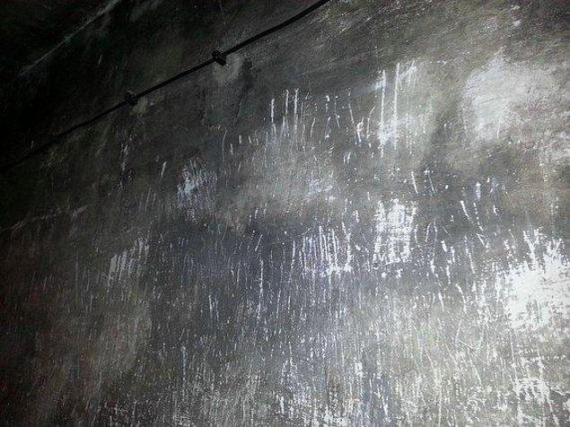 13. Auschwitz'deki bir gaz odasının duvarı...