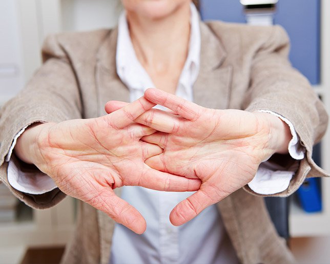 Scientists Explain Is Cracking Your Knuckles Dangerous?