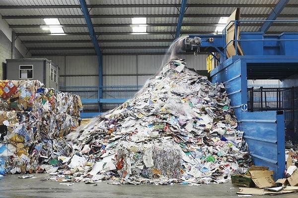 1. 1 ton kağıdı geri dönüştürmek; 2583 litre yağı, 26.497 litre suyu, 2523 litre çöp sahasını kurtarır.