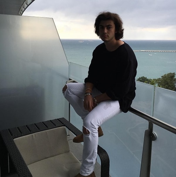 11. Очевидно, что Саркисов-младший остался весьма доволен таким праздником.