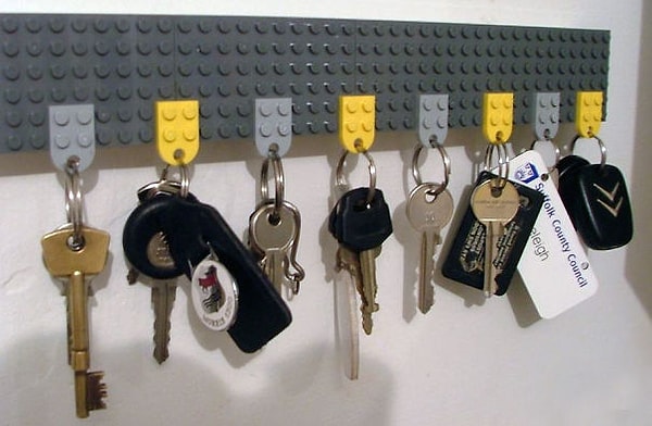 17. Еще одна ключница, на этот раз из Лего
