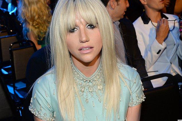 11. Kesha, burun hızması bu kadar popüler değilken kullanıyordu.