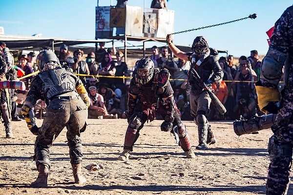 9. Постапокалиптические игры также были воссозданы на фестивале