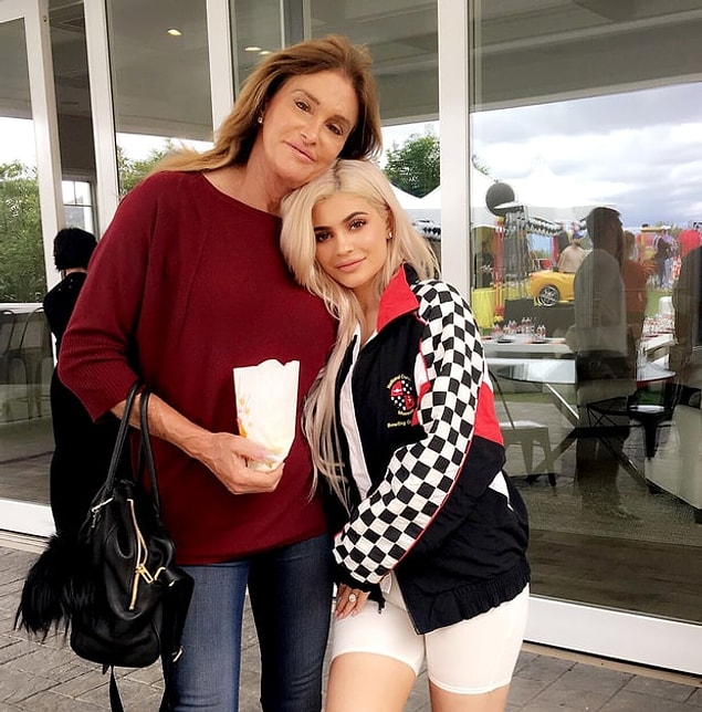 Kris Jenner'ın eski eşi, Kylie ve Kendall'ın babası Caitlyn Jenner da oradaydı.