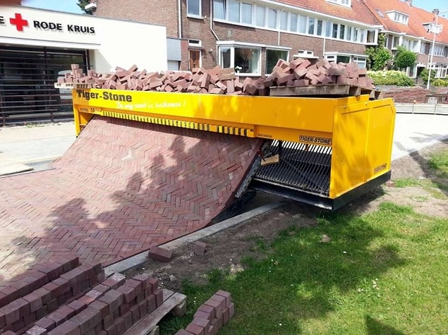 1. This pavement machine