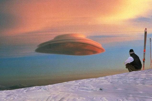 17. This cloud that actually looks like a UFO