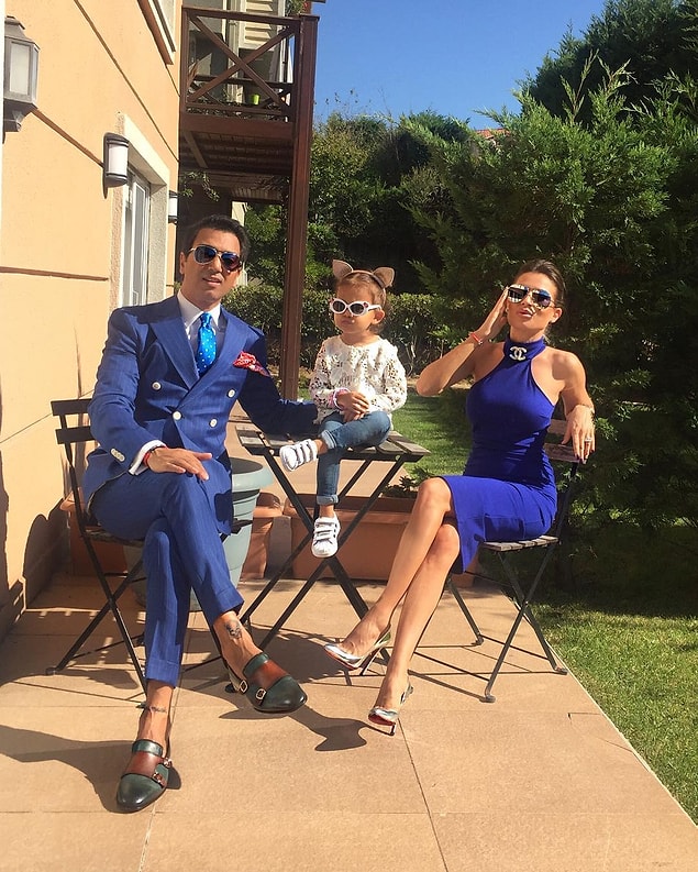 Bu yüzden anne ve babaya oldukça büyük bir görev düşüyor. Evin hanımı saks mavisi bir elbise giyiyorsa, baba da gidip aynı renk kombin bulmaya mecbur.