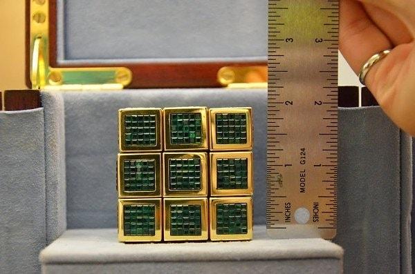 17. Dünyadaki en pahalı Rubik Küp ise 1995 yılında Diamond Cutters International firması tarafından üzeri değerli taşlarla süslenmiş bu küptür.