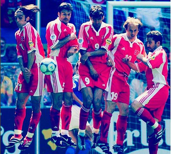 18. Tayfun Korkut, Alpay Özalan, Hakan Şükür, Abdullah Ercan, Sergen Yalçın (Türkiye - İtalya Euro 2000)