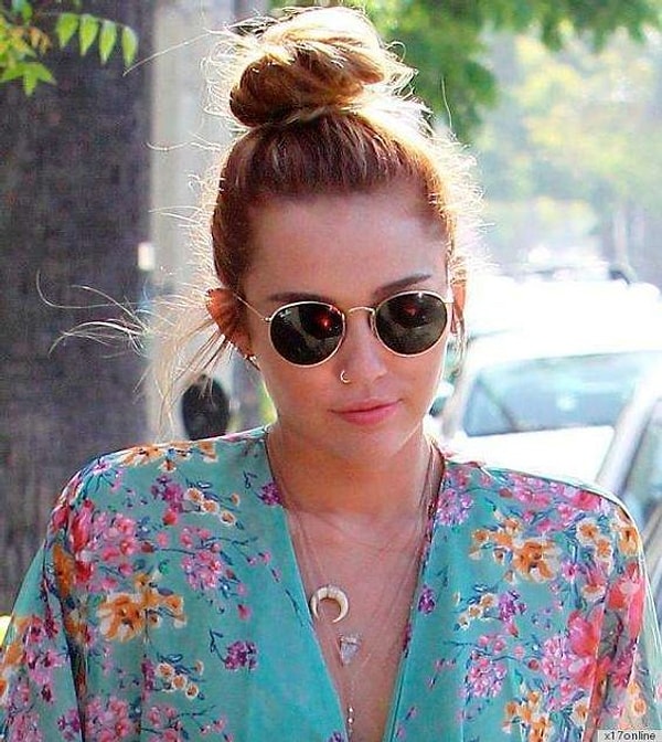 4. Майли Сайрус. Переменчивая натура: то надевает, то снимает