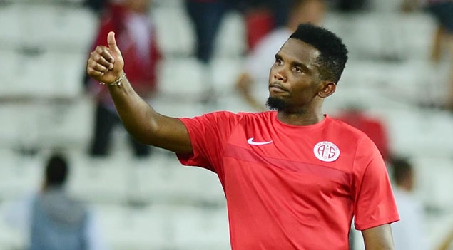 Eto'o'nun taraftara cevabı ise: "Bu sene ligi ilk 10 takım arasında bitiremezsek sana 100 bin euro vereceğim" oldu