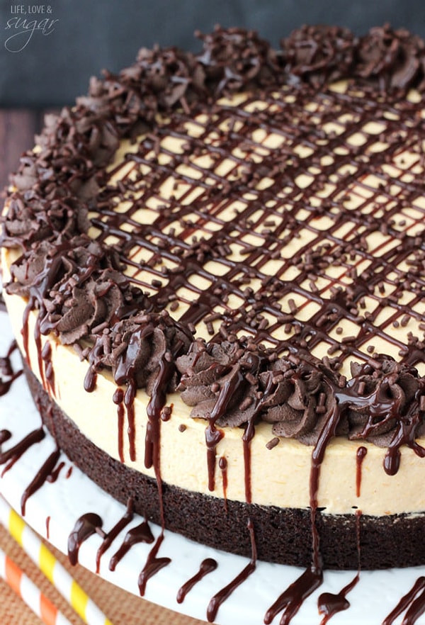 7. Bu sefer tabanı yumuşacık brownie üzeri yumuşacık cheesecake!