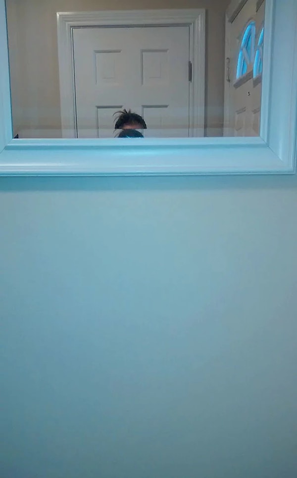 4. Муж повесил зеркально специально для жены 👌