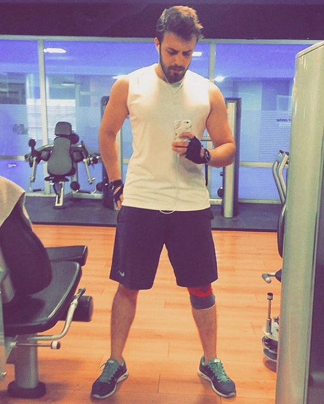 Kendisi tam bir spor sevdalısı. Büyük ihtimalle hastaneye gitmediği zamanlarda spor salonunda endorfin salgılıyor.