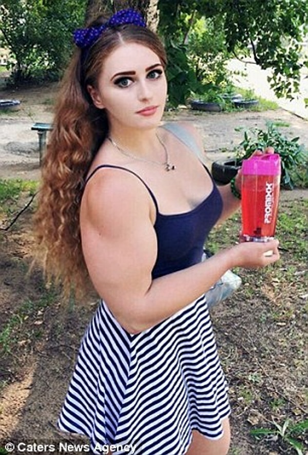 6. На одном из последних турниров в жиме лежа она подняла центнер!