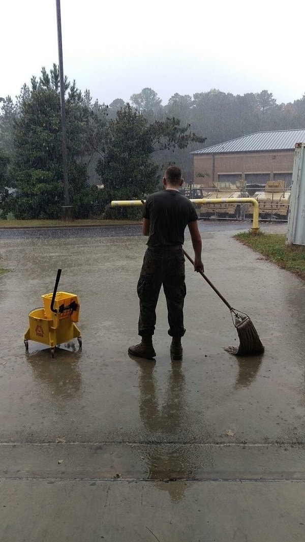 12. Трудное - это то, что может быть сделано немедленно, а вот невозможное требует чуть больше времени 😅