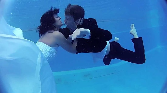Вы бы хотели сделать себе такие свадебные фотографии под водой? 😀