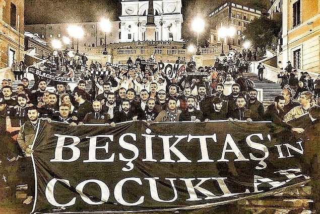 Beşiktaş'ın Çocukları Roma'daki İspanyol Merdivenleri'nde