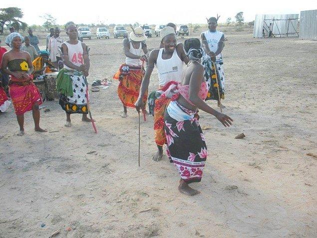 12. "Twerking" ismi verilen popo sallama dansı, Fildişi Sahili'nde geleneksel bir dans olan Mapouka'dan evrilmiştir.