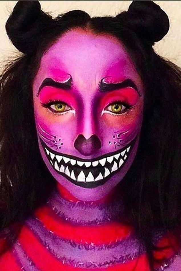 12. A devilish-looking Cheshire cat. 😈😈