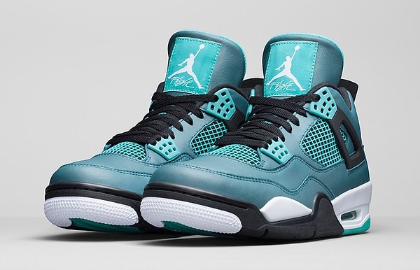 3. "Когда я узнала, что мой бывший мне изменяет, я просто распотрошила его дорогущие кроссовки-джорданы".