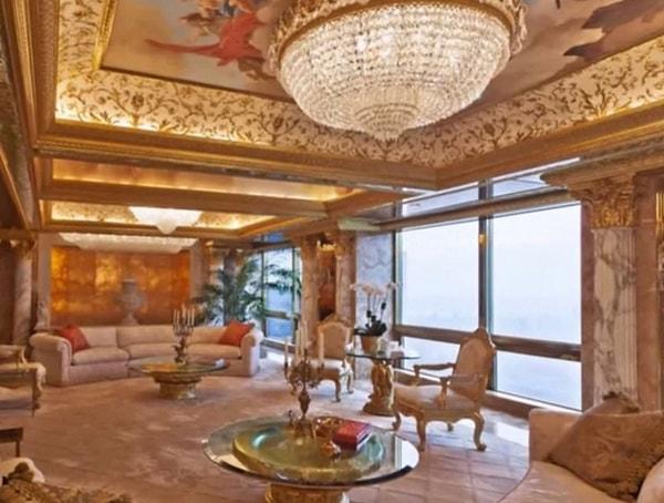 Trump Tower'daki evinde kapılar altın ve elmastan yapılmış.