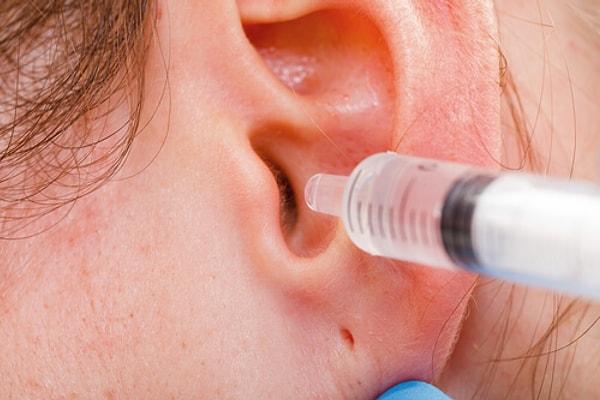 9. Dışarıdan "kulak temizleme çöpü" gibi çubuklar kulağa sokulduğunda, aslında kulak "temizlenmemektedir"; tam tersine, kulak kiri, kulak kanalının daha derinlerine itilmektedir ve orada hapsedilmektedir.