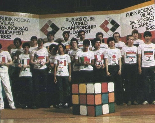 1980'den 1982'ye kadar 100 milyonun üzerinde satılan küp için ilk olarak 1982 yılında bir turnuva düzenlendi.