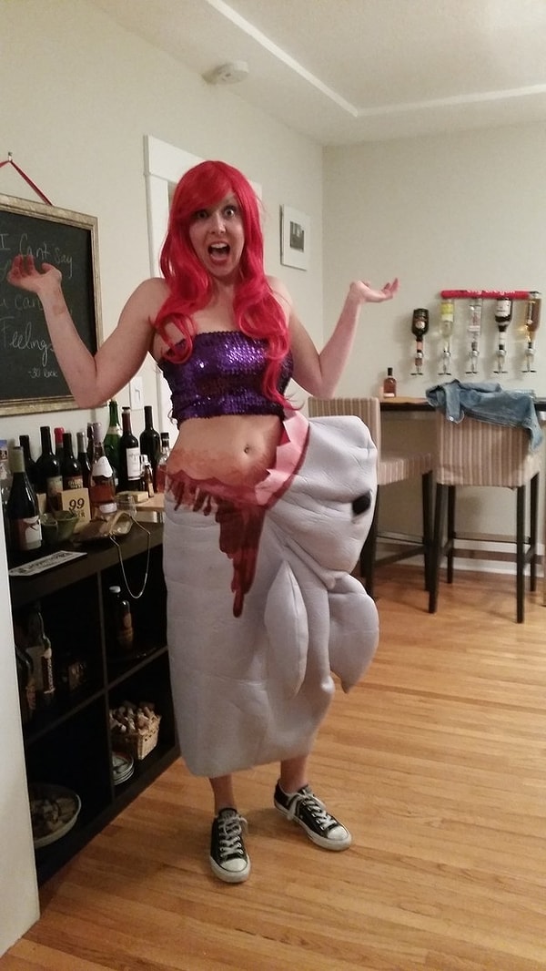 20. Ариэль, которую пожирает акула