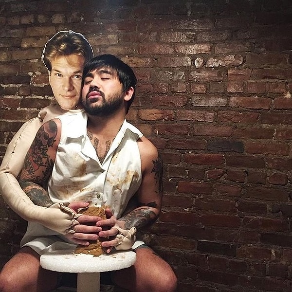 35. И культовая сцена из фильма "Привидение"