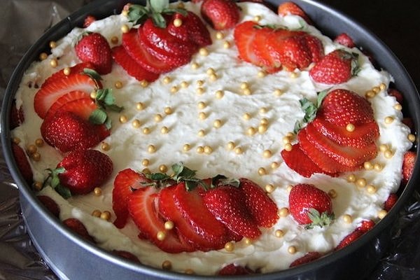 2. Торт "Халва и клубника" без выпечки