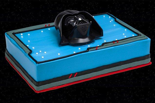 1. Geldi gönlümüzün efendisi; Darth Vader'lı pasta!