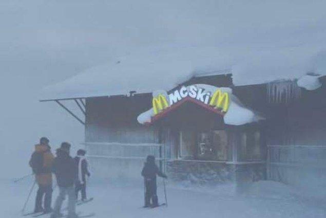 11. İsveç'te McSkiing isimli bir kayak noktası mevcut. Bir adet McDonald's restoranı içerisinden kayarak geçebiliyorsunuz.