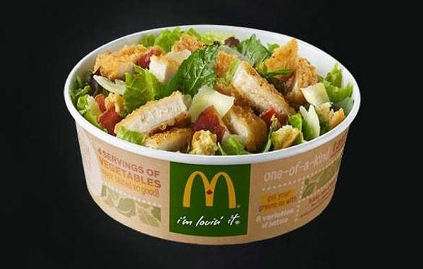 18. Big Mac ne kadar "sağlıksız" ise, aslında McDonald's'ın Sezar Salatası da o kadar "sağlıksız".