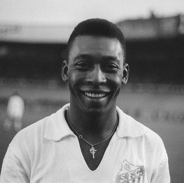 O dönemlerde birçok Avrupa kulübü, Pele'yi transfer etmek istedi. Ancak Brezilya hükümeti, yıldız futbolcuyu ulusal hazine ilan etti ve Pele yurt dışına transfer olamadı.