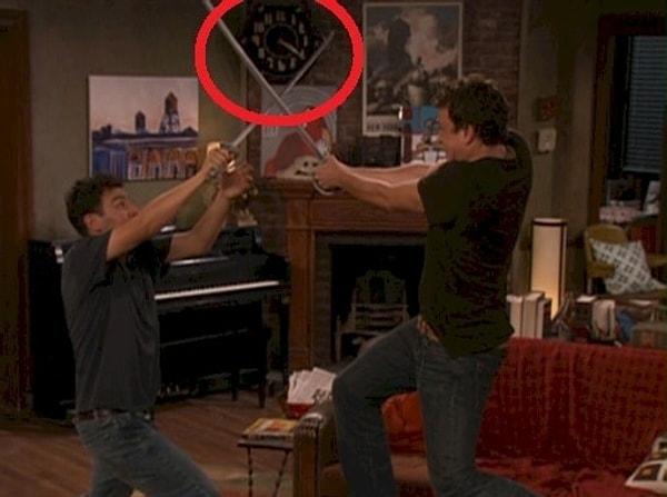 9. Ted ve Marshall’ın dairesindeki saat hep 4:20’yi gösteriyordu.