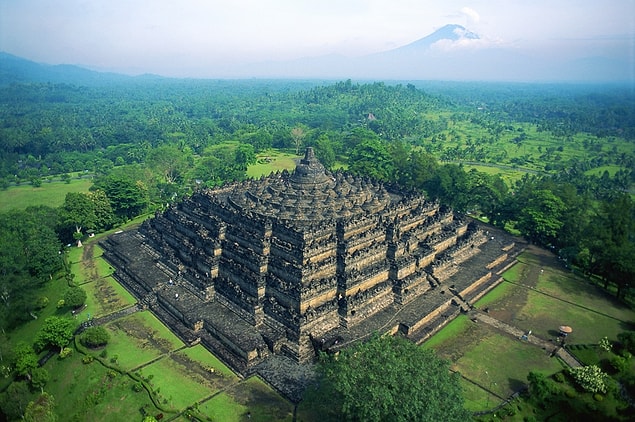14. Borobudur Budist Tapınağı - Endonezya