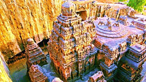 10. Kailasa Tapınağı - Hindistan