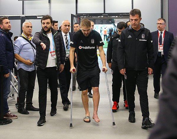 Beşiktaş Sağlık Kurulu Başkanı Sarper Çetinkaya da ameliyatın başarılı geçtiğini söyleyerek "Caner'in ilk başta isyanları vardı... Çünkü bu sakatlık bir futbolcunun en az 5-6 ayına mal olabilecek bir şey" dedi