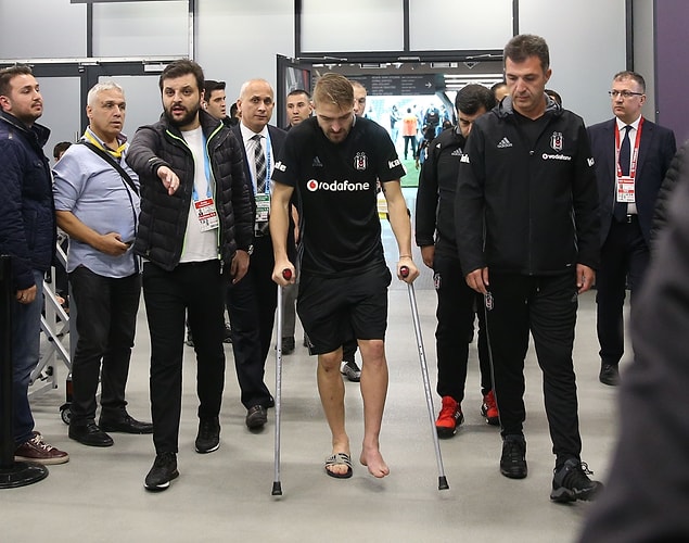 Beşiktaş Sağlık Kurulu Başkanı Sarper Çetinkaya da ameliyatın başarılı geçtiğini söyleyerek "Caner'in ilk başta isyanları vardı... Çünkü bu sakatlık bir futbolcunun en az 5-6 ayına mal olabilecek bir şey" dedi