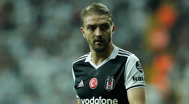 Şenol Güneş ise "Bugün tek sıkıntımız Caner'in yaşadığı sakatlık oldu. Bu olay galibiyetten sonra moralimizi bozdu" dedi