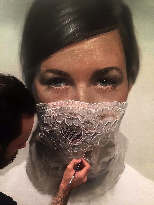 Fotoğrafçı Blake Little da en azından ressam Mike Dargas kadar işinin hakkını vererek çok başarılı fotoğraf kareleri yakalamış durumda.