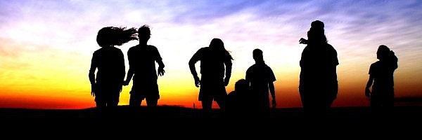 4. Мы не считали великолепные равнины, красивейшие холмы, извилистые реки, окруженные густой растительностью, «дикой природой». Лишь для белого человека природа была «дикой» и лишь по его мнению она кишела «дикими» животными и людьми. Для нас она была прирученной. Земля была плодородна, а мы были обильно благословлены Великой Тайной.